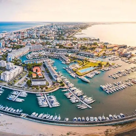 Charming Three-room With Terrace With Deckchairs And Side Sea View Lejlighed